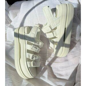 D150- SZE 10 WOMEN'S NIKE ICON CLASSIC SANDAL SEA GLASS FJ2596 002